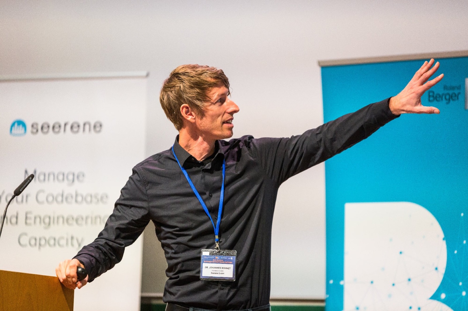 Dr. Johannes Bohnet speaking at the Automotive Software Factory event