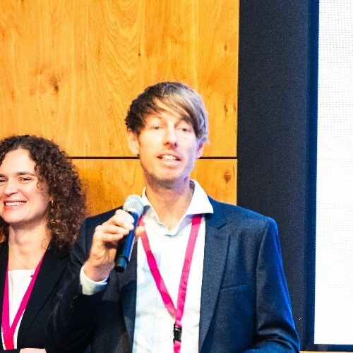 Dr. Johannes Bohnet, CEO of Seerene, presenting together with Bosch clients