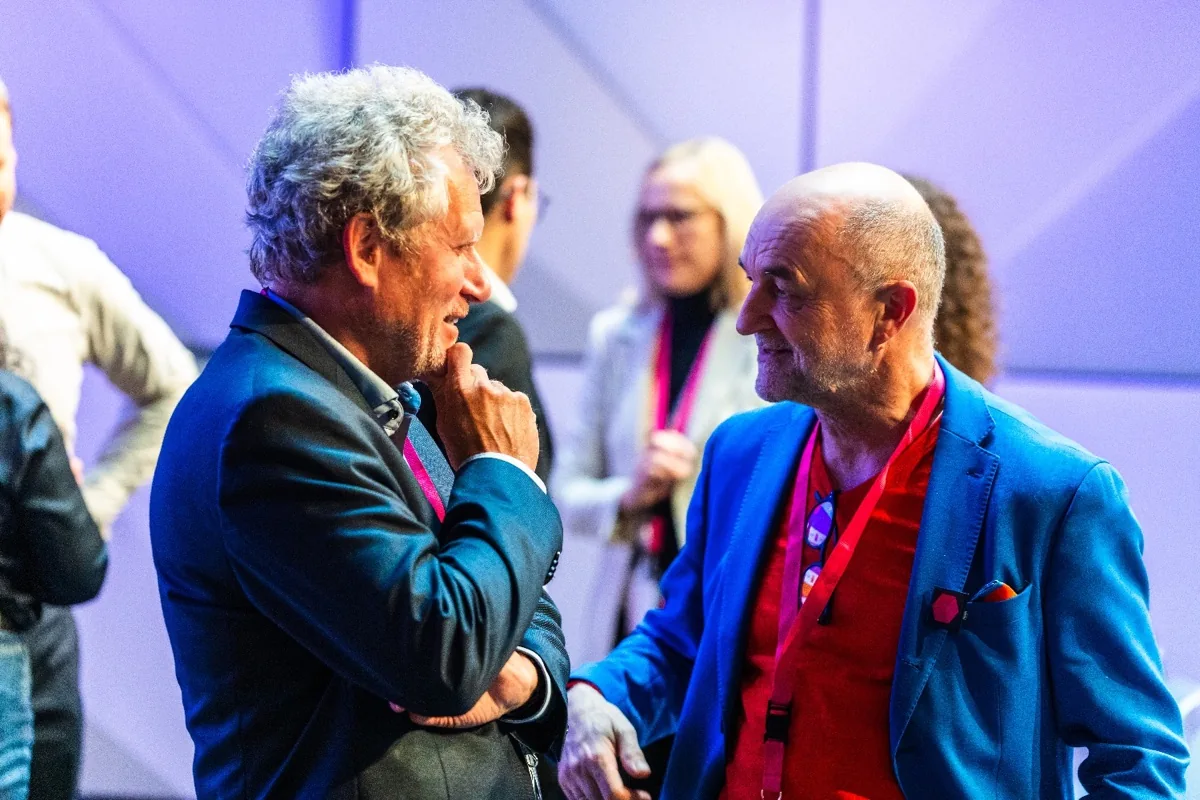 Dr. Jost Bernasch and Wolfgang Wukisiewitsch in dialogue