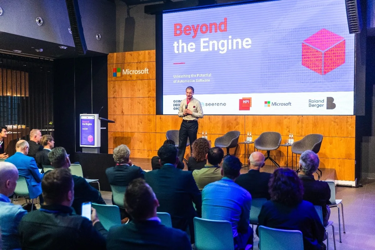 Oliver Viel moderating the panel discussion