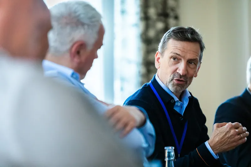 Dr. Stefan Poledna engaged in conversation during the discussion round