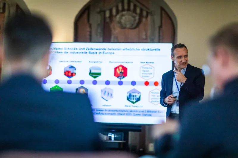 Dr. Henrik Hahn outlining structural risks for European industry