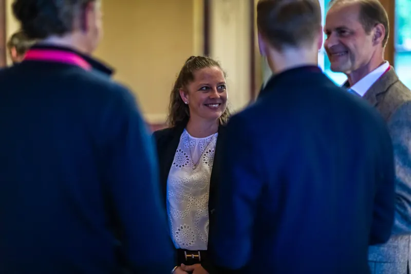 Saskia-Katharina Pietscher-M&ouml;nnich in conversation during a break