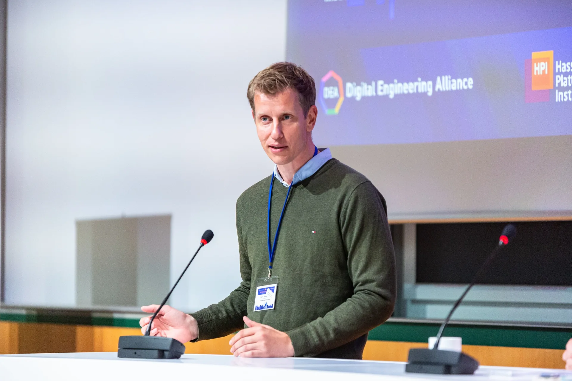Prof. Dr. Bastian Halecker