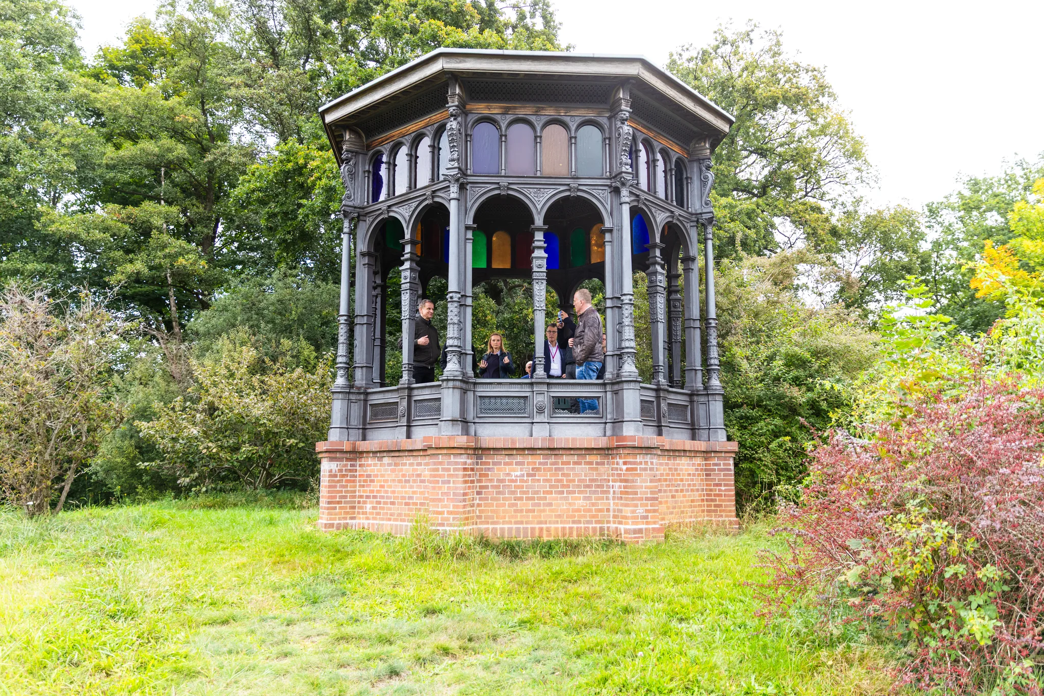 Oliver Viel and Sophia Hoehn along with other guests in the Fürstlich Drehna gazebo
