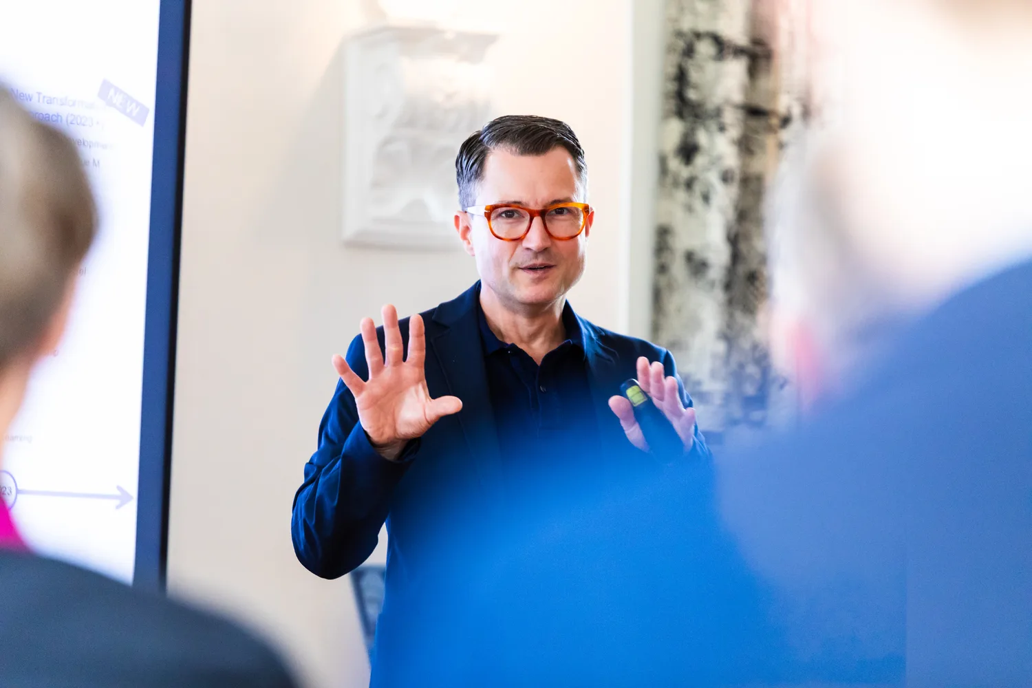 Dr. Tobias Naumann