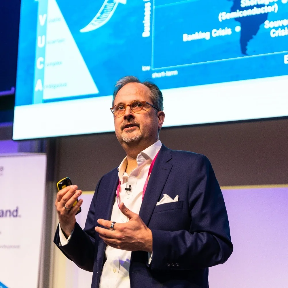 Carsten Rossbach presenting IT strategy at the HPI