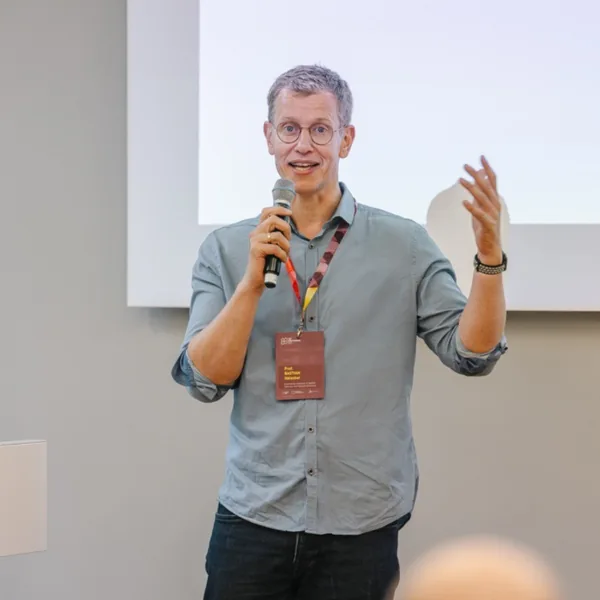 Prof. Dr. Bastian Halecker